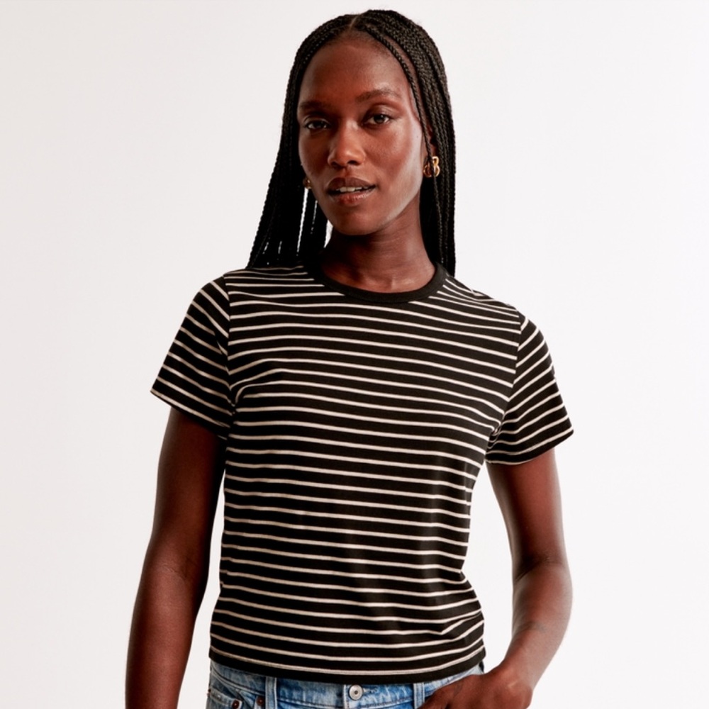 Essential Polished Body-Skimming Tee | Abercrombie | Size M